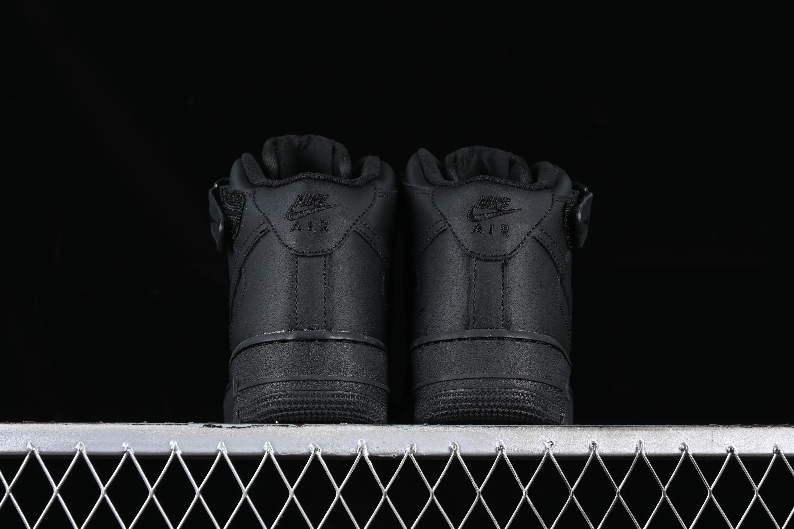All categories Nk Air Force 1 Air Force series Nk Air Force 1 Mid Air Force mid-top Nk Air Force 1'07 Mid Air Force all-black mid-top casual sneakers 315123-001